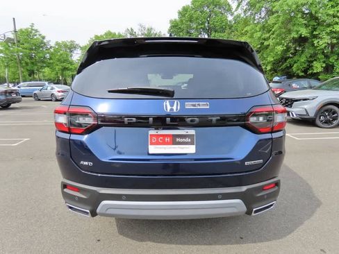 New 2025 Honda Pilot Touring image 5