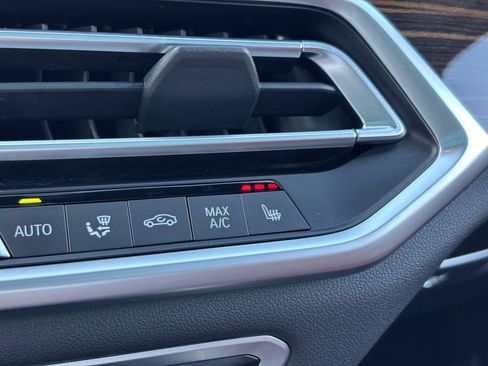 Used 2021 BMW X6 xDrive40i w/ Premium Package image 23