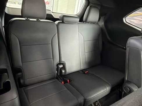 Used 2025 Buick Enclave Preferred AWD/4WD image 10