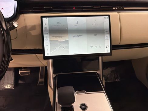 New 2026 Land Rover Range Rover Long Wheelbase SE AWD/4WD image 16