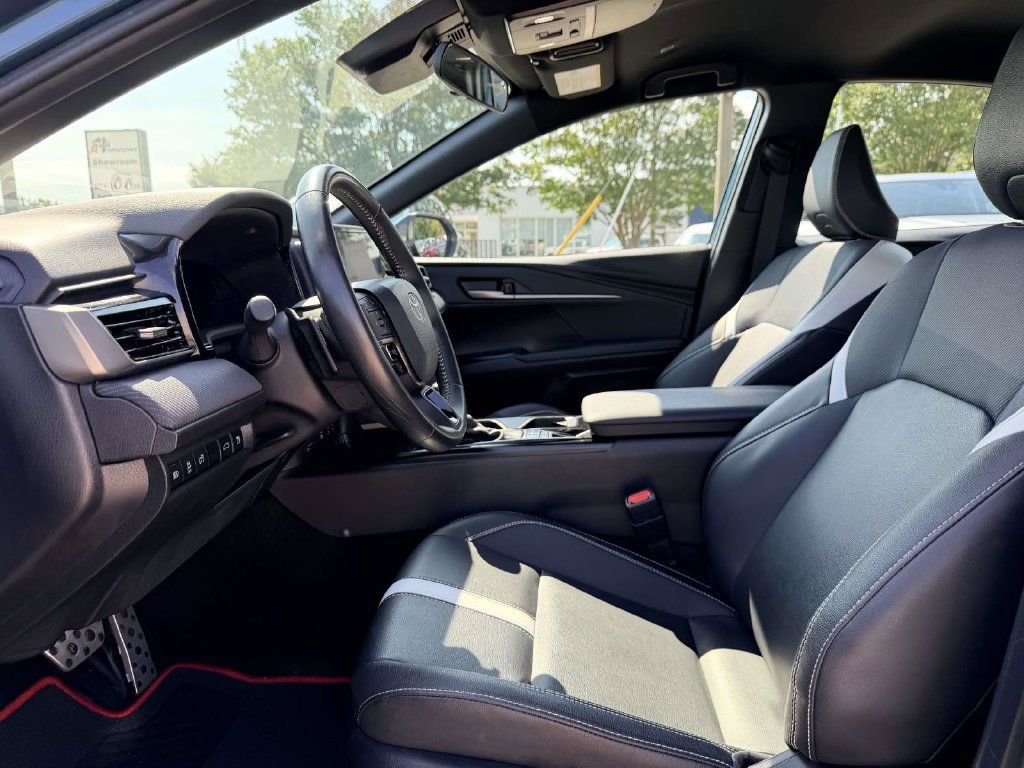 Certified 2025 Toyota Camry SE FWD image 19