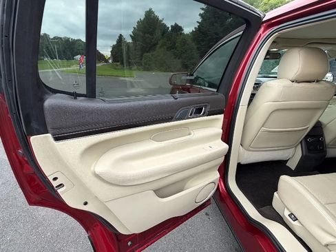 Used 2019 Lincoln MKT AWD image 42