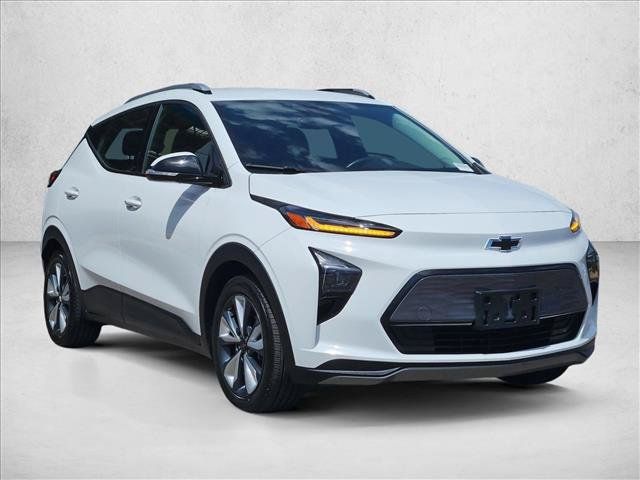 Certified 2023 Chevrolet Bolt EUV LT w/ Convenience Package FWD image 2