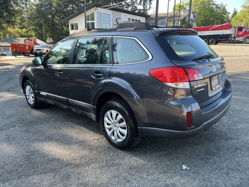 Used 2010 Subaru Outback 2.5i AWD/4WD image 6