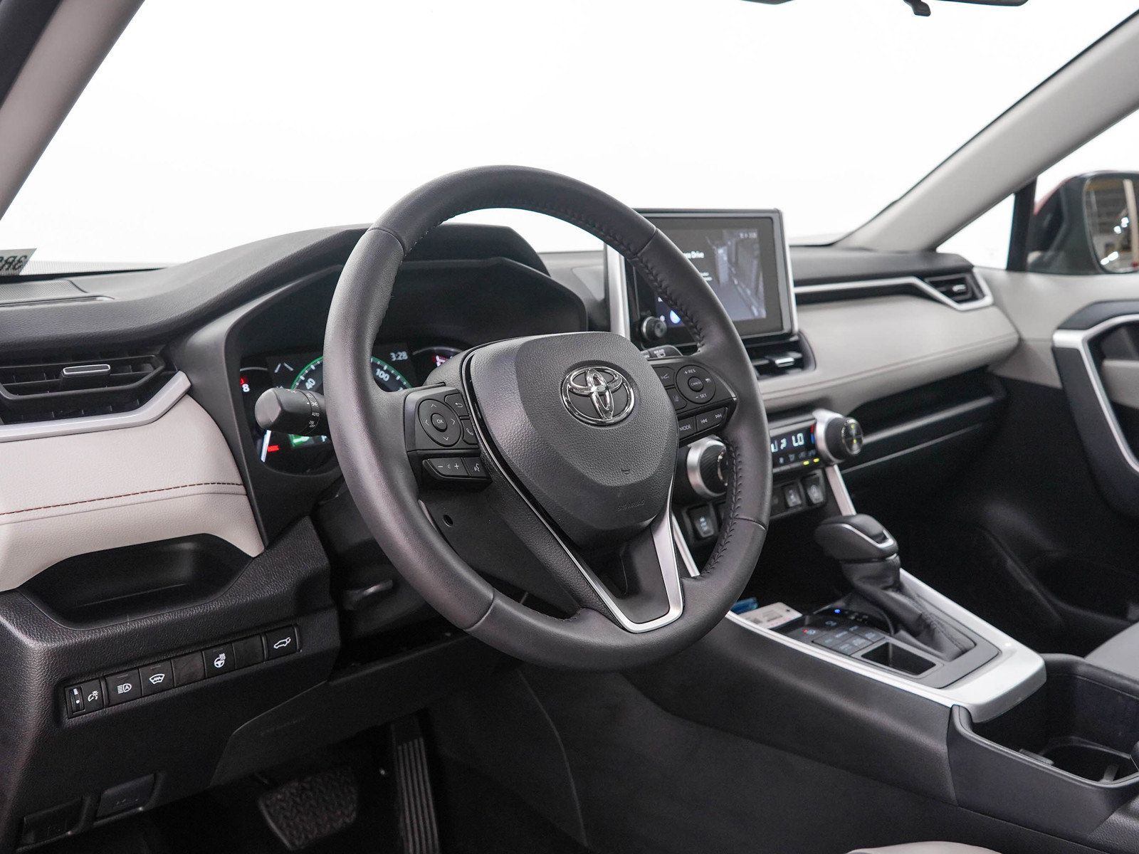 Used 2025 Toyota RAV4 XLE Premium w/ Weather Package AWD/4WD image 25