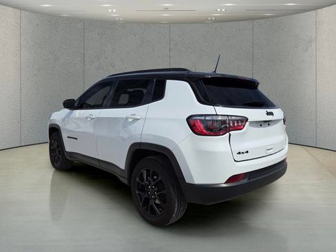 Used 2023 Jeep Compass Latitude w/ Convenience Group AWD/4WD image 7