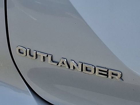 Used 2023 Mitsubishi Outlander ES FWD image 29