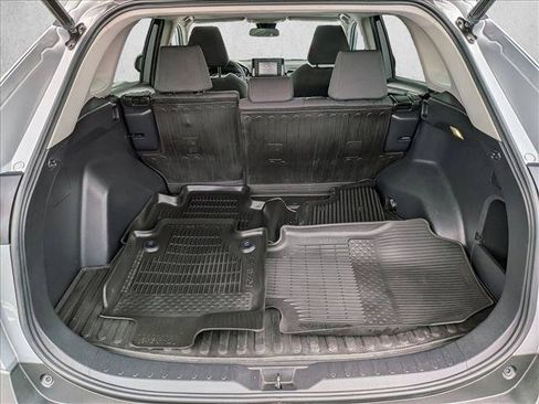 Used 2022 Toyota RAV4 XLE w/ Convenience Package FWD image 8