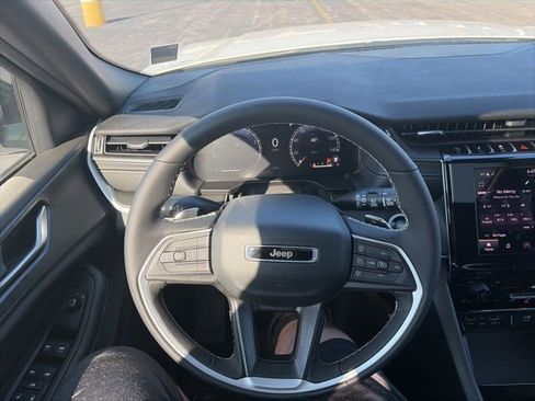 New 2025 Jeep Grand Cherokee L Altitude AWD/4WD image 16