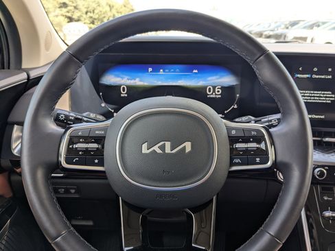Used 2024 Kia Carnival SX Prestige FWD image 16