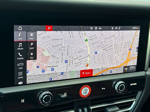 Certified 2025 Porsche Macan image 23