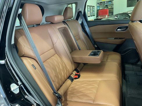 Used 2025 Nissan Rogue Platinum w/ Tech Package FWD image 46