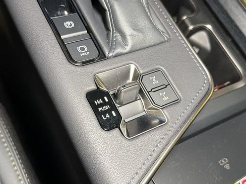 Used 2024 Lexus GX 550 AWD/4WD image 36