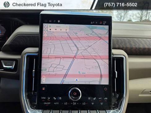 Used 2025 GMC Yukon Denali w/ Advanced Technology Package image 17