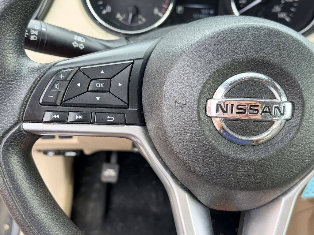 Used 2017 Nissan Rogue S AWD/4WD image 15