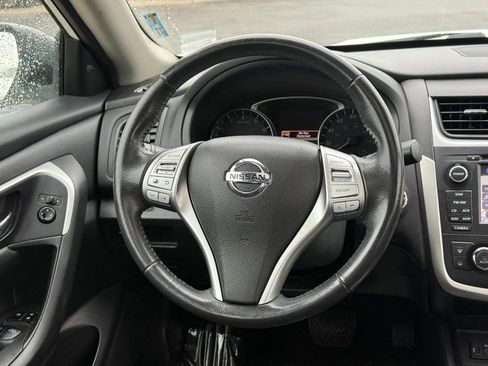 Used 2017 Nissan Altima 2.5 SV w/ Convenience Package FWD image 16