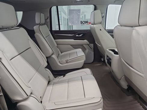 Used 2023 GMC Yukon XL Denali AWD/4WD image 32
