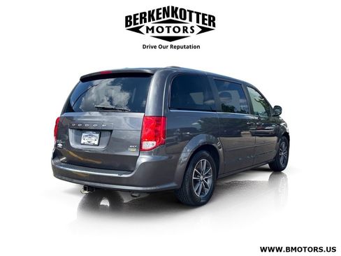 Used 2017 Dodge Grand Caravan SXT FWD image 3