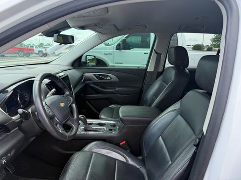 Used 2020 Chevrolet Traverse LT w/ LT Premium Package image 10