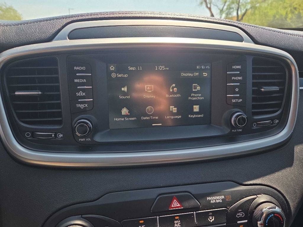 Used 2019 Kia Sorento FWD image 16