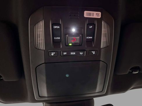 Used 2023 Toyota Highlander XSE image 31