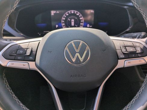 Used 2022 Volkswagen Taos SE AWD/4WD image 16