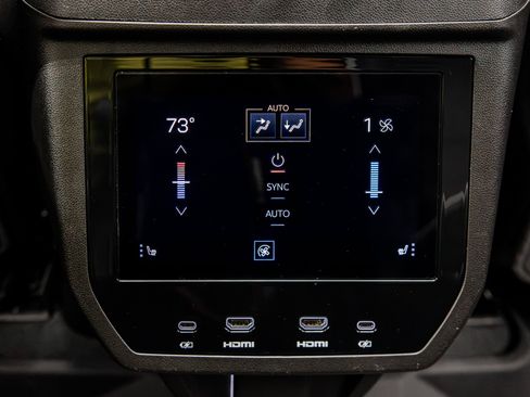 Used 2025 GMC Yukon AT4 Ultimate w/ LPO, Illumination Package AWD/4WD image 42