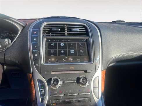 Used 2018 Lincoln MKX Reserve w/ Lincoln MKX Climate Package image 12