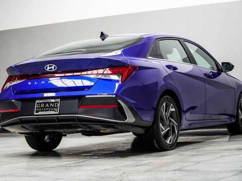 Used 2024 Hyundai Elantra SEL w/ Convenience Package image 13