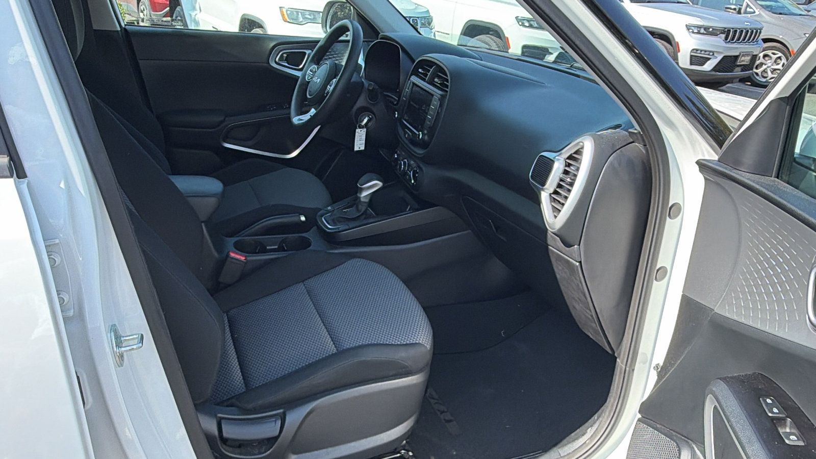 Used 2023 Kia Soul LX w/ LX Technology Package FWD image 19
