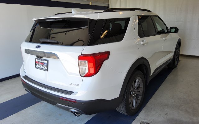 Used 2024 Ford Explorer XLT w/ Equipment Group 202A AWD/4WD image 3