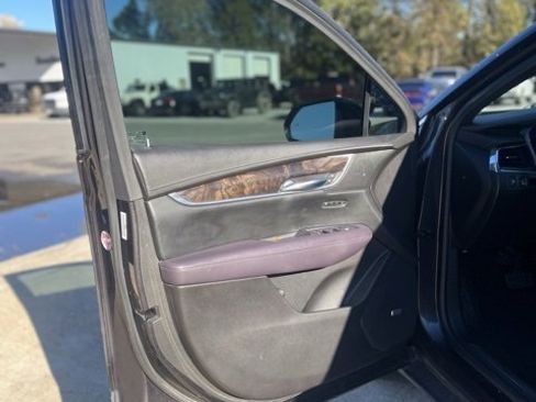 Used 2017 Cadillac XT5 Premium Luxury w/ Driver Assist Package image 18