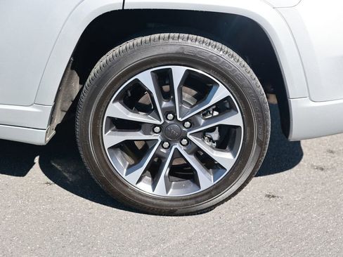 Used 2023 Jeep Grand Cherokee Overland w/ Advanced Protech Group III AWD/4WD image 10