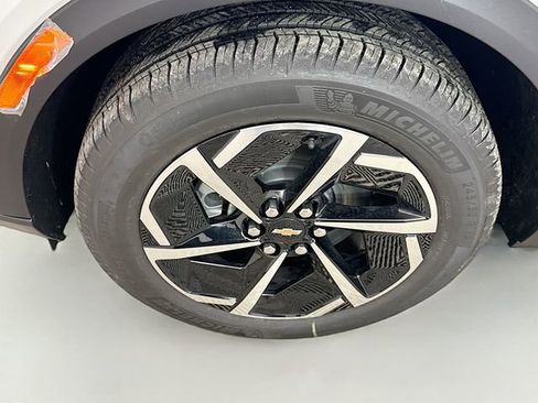 New 2026 Chevrolet Equinox EV LT image 32