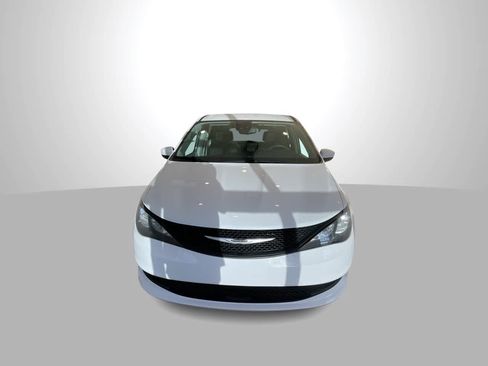 Used 2023 Chrysler Voyager LX FWD image 3