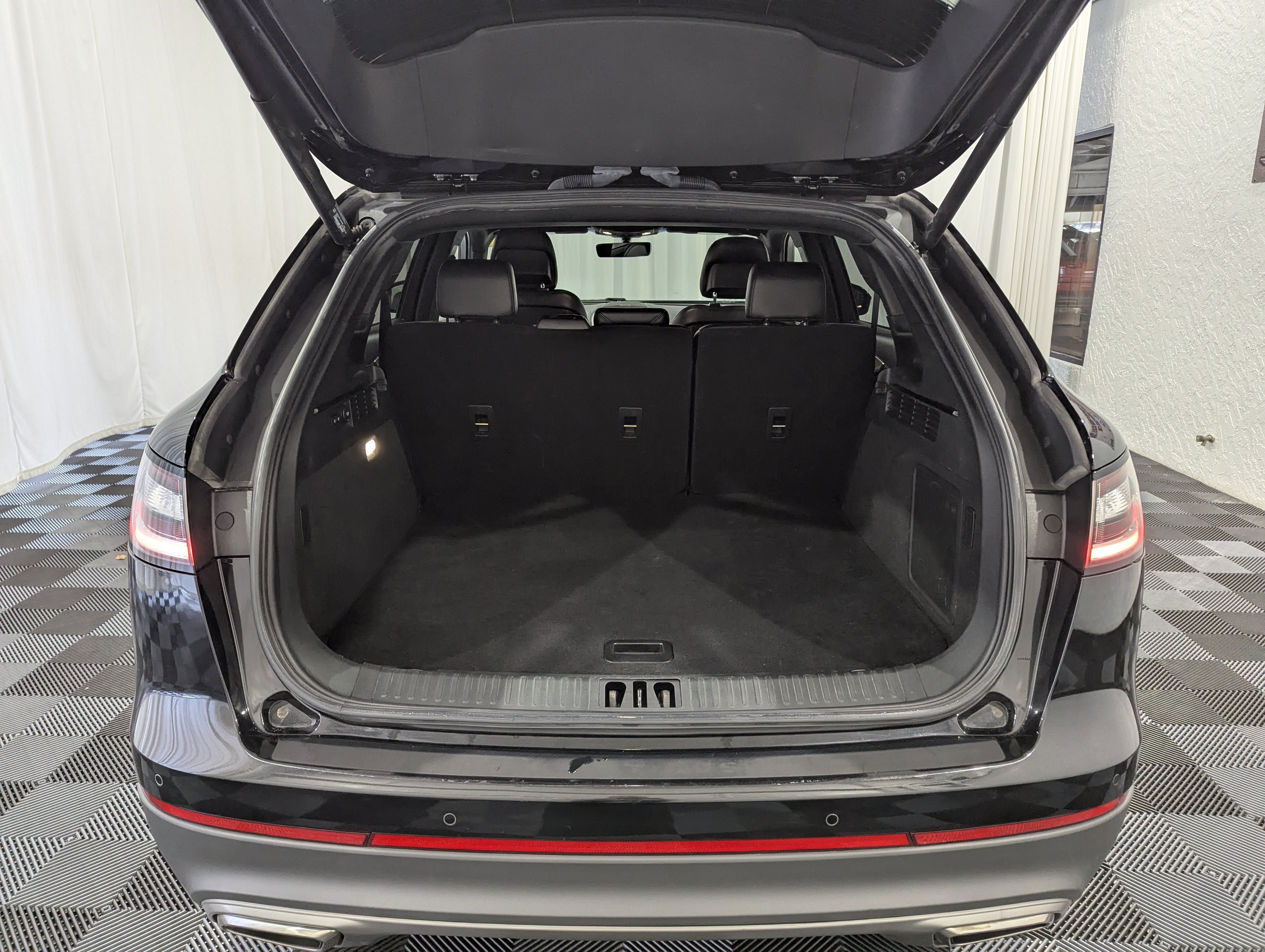 Used 2019 Lincoln Nautilus Premier AWD/4WD image 8