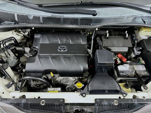Used 2015 Toyota Sienna XLE image 33