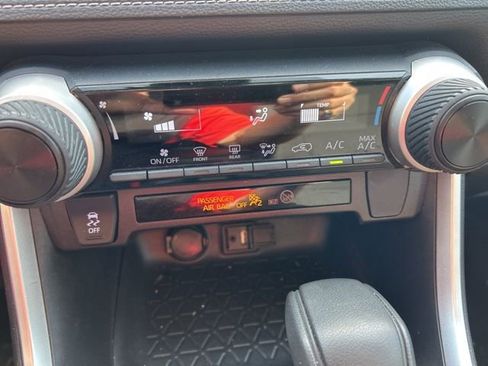 Used 2019 Toyota RAV4 LE image 15