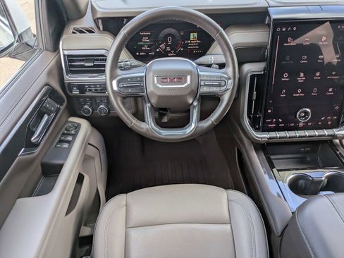 Used 2025 GMC Yukon XL Elevation AWD/4WD image 4
