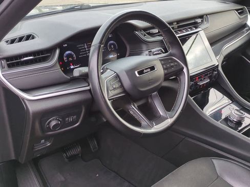 Used 2021 Jeep Grand Cherokee L Laredo image 2