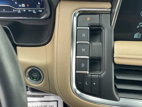 Used 2024 Chevrolet Tahoe Premier w/ Premium Package image 30