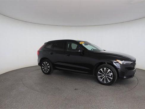 Used 2023 Volvo XC60 B5 Plus image 26
