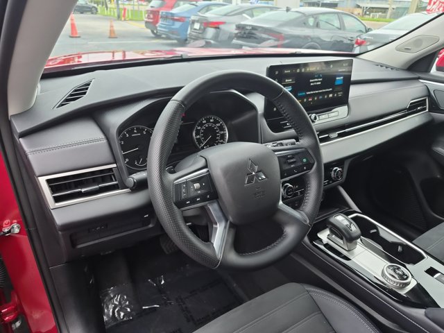 Used 2025 Mitsubishi Outlander SE AWD/4WD image 12