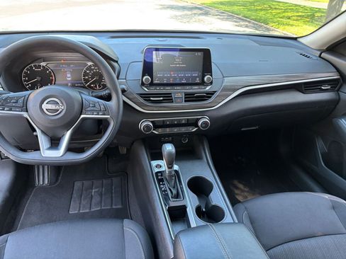 Used 2025 Nissan Altima 2.5 SV FWD image 28