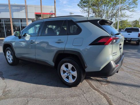 Used 2021 Toyota RAV4 XLE AWD/4WD image 3