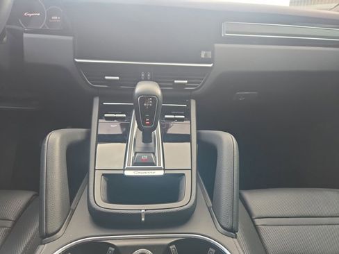 Used 2023 Porsche Cayenne Platinum Edition image 15