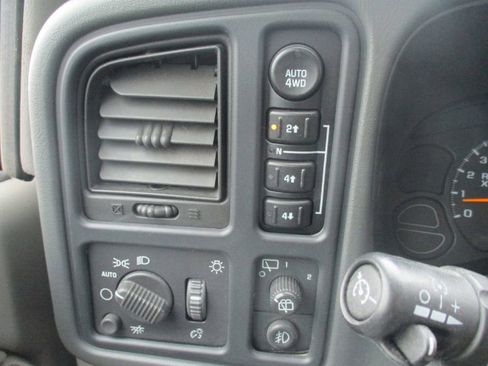 Used 2005 Chevrolet Tahoe LS image 12