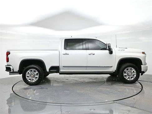 Used 2024 Chevrolet Silverado 2500 High Country w/ High Country Premium Package image 8