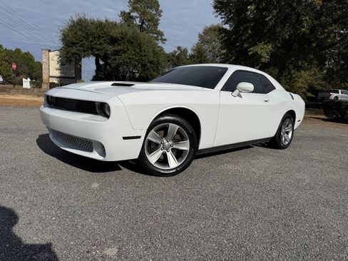 Used 2018 Dodge Challenger SXT image 28
