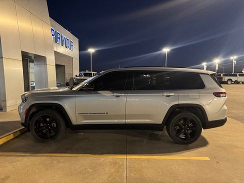 Used 2021 Jeep Grand Cherokee L Laredo AWD/4WD image 2